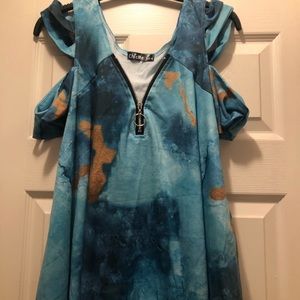 NWT Chic Me cold shoulder top. It’s new and I have never worn it. Beautiful.